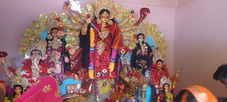 घाटीगढ़ दुर्गा मंदिर में महागौरी की हुई पूजा अर्चना