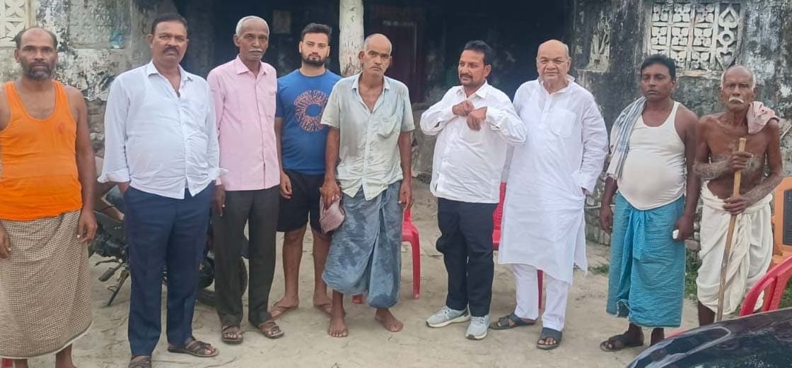 डूबे युवक के परिजनों से मिले कांग्रेस नेता