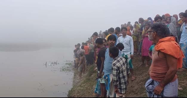 बाइक समेत नदी से युवक का शव बरामद, हत्या की आशंका