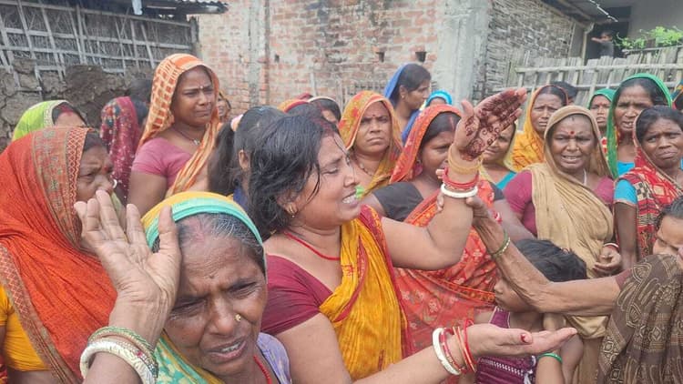 सड़क दुर्घटना में दो की मौत , परिजनों में मचा कोहराम