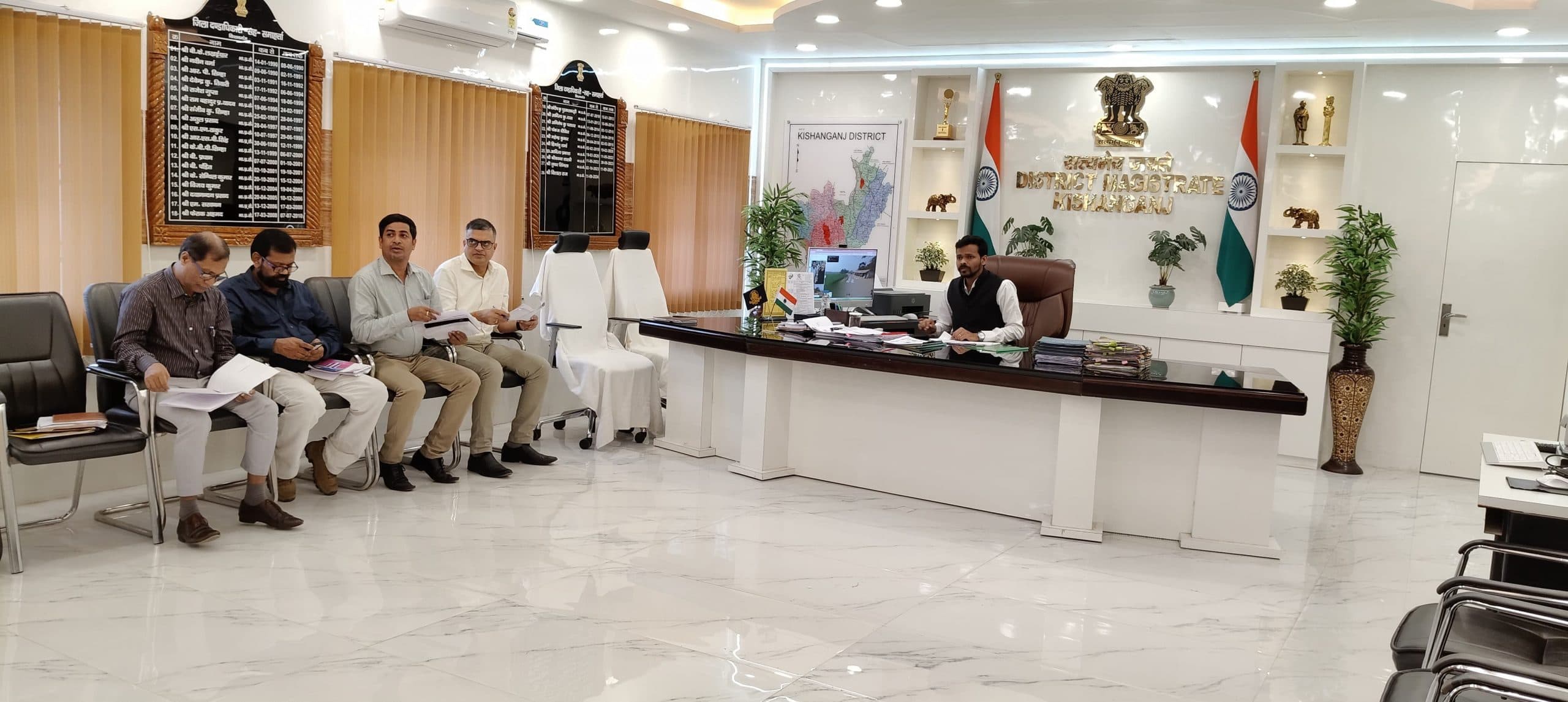 जिला आपूर्ति टास्क फोर्स की बैठक में ईकेवाईसी पर डीएम ने दिया बल, 32 पीडीसी दुकानदारों को स्पष्टीकरण देने का निर्देश