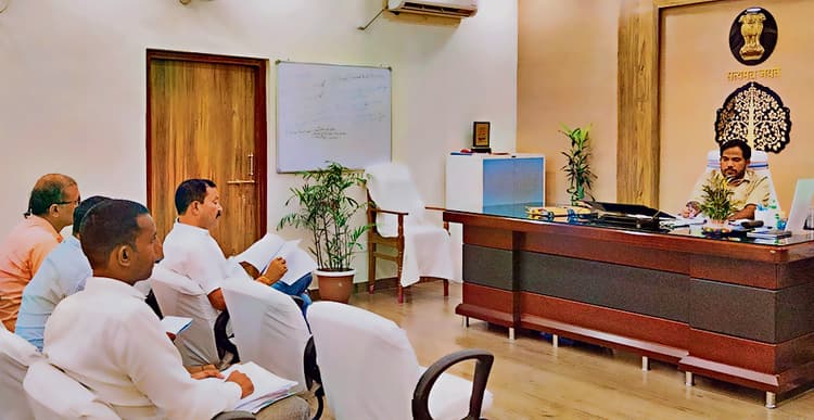 hajipur news . शहर की जर्जर सड़कों की जल्द होगी मरम्मत