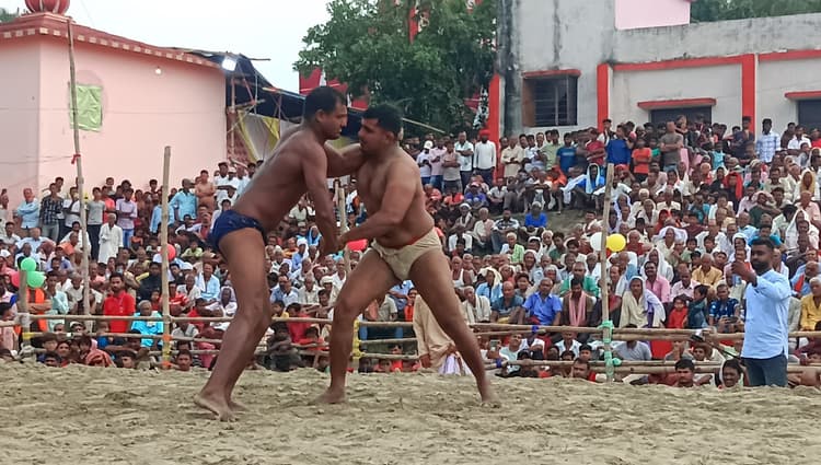 Samastipur News: प्रतियोगिता में पहलवानों ने दिखाया अपना दाव-पेंच