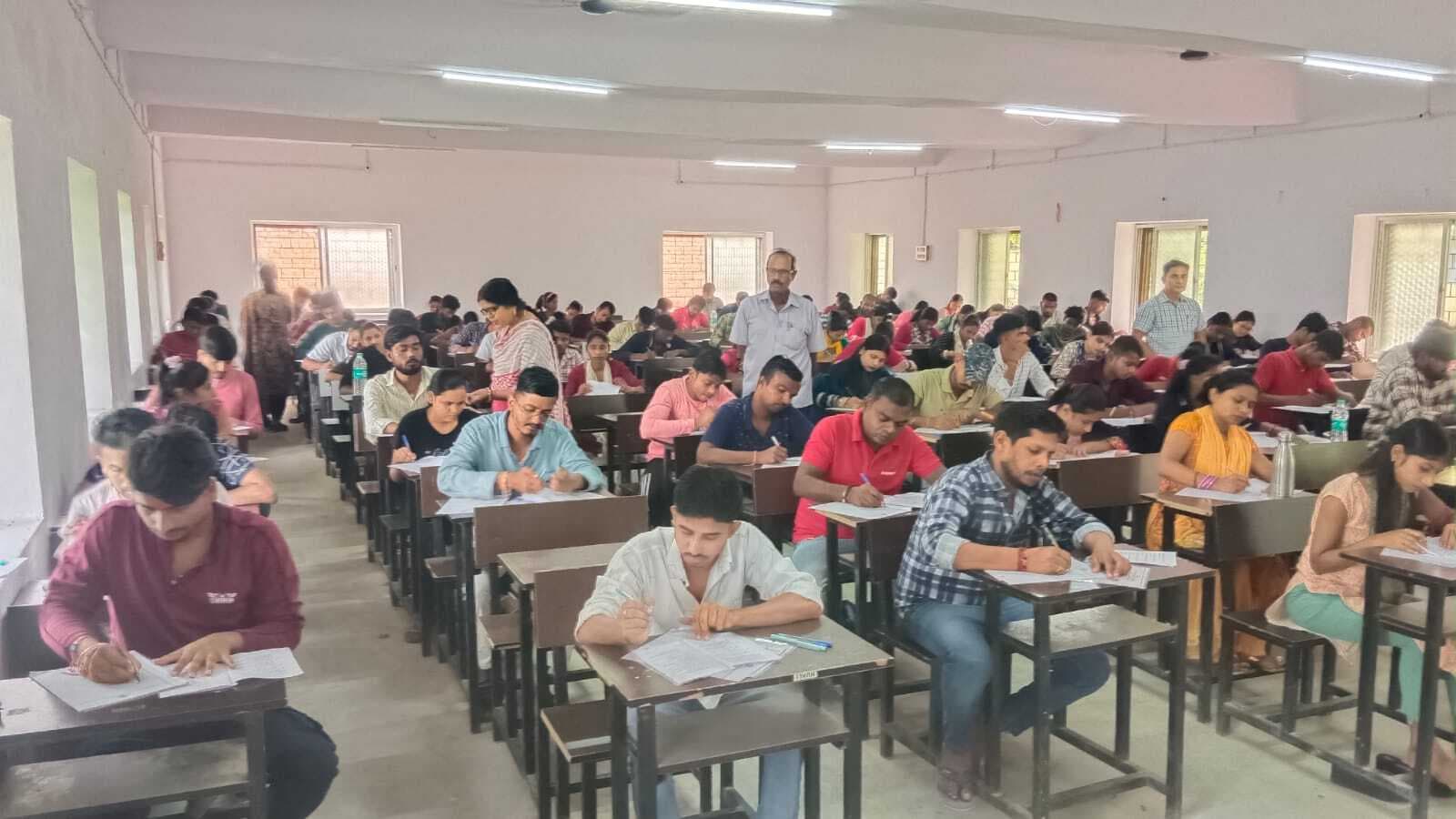 स्नातक पार्ट-2 पेपर-4 परीक्षा के पहले दिन कदाचार के आरोप में एक परीक्षार्थी निष्कासित