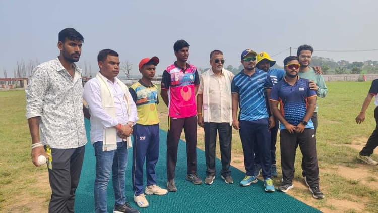 Cricket: अजय बैठा क्रिकेट टूर्नामेंट का उदघाटन, एमपी गया और रॉकमैंस जीते