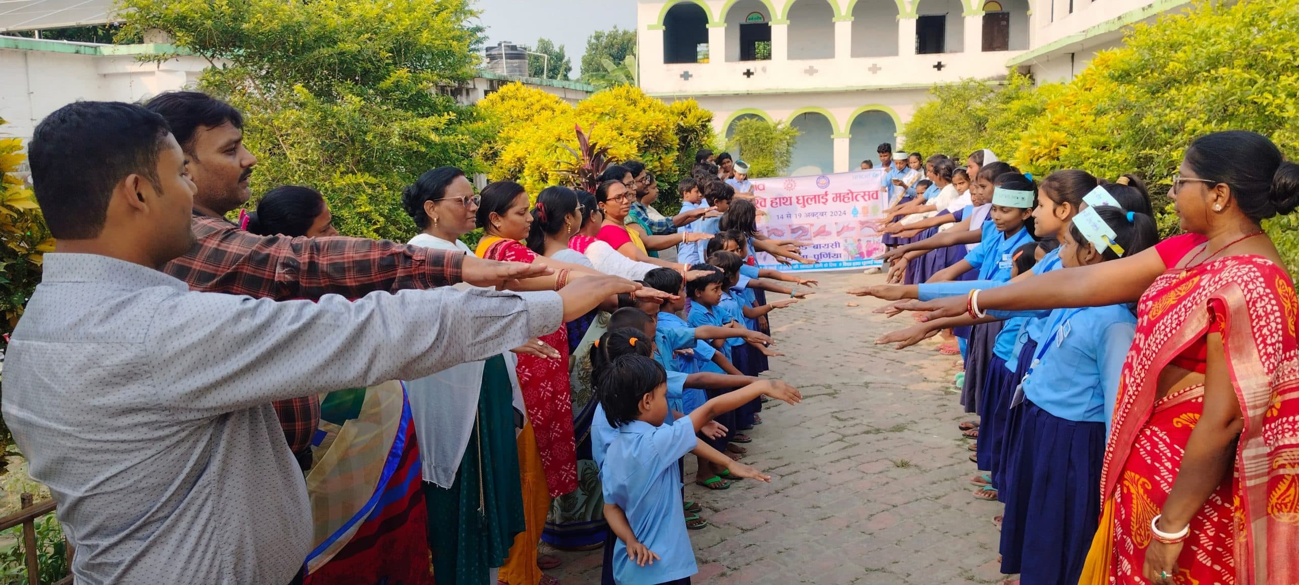 हाथ धुलाई के साथ बच्चों को पढ़ाया गया स्वच्छता का पाठ