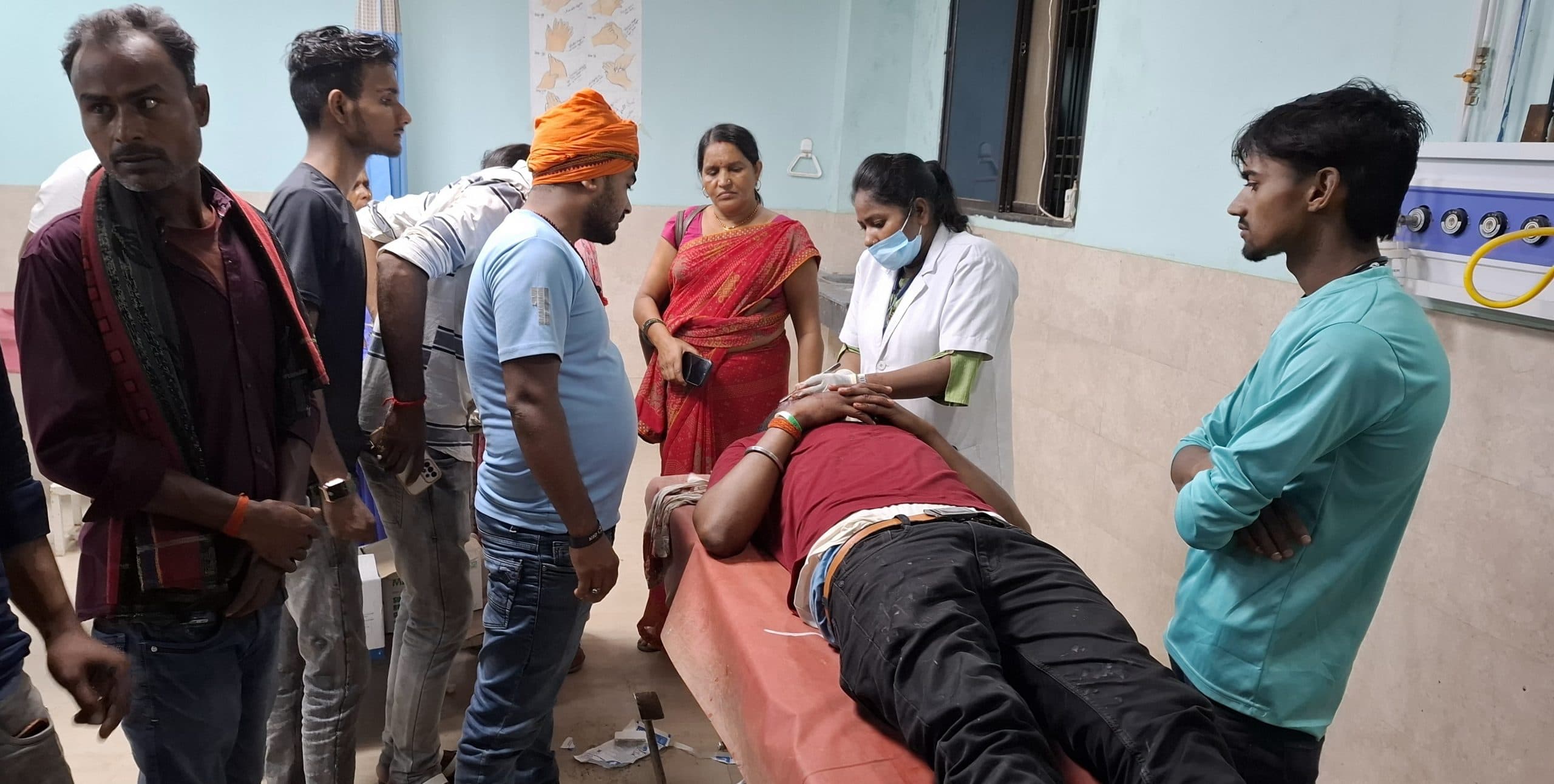 दो बाइकों की टक्कर में दोनों सवार गंभीर रूप से जख्मी