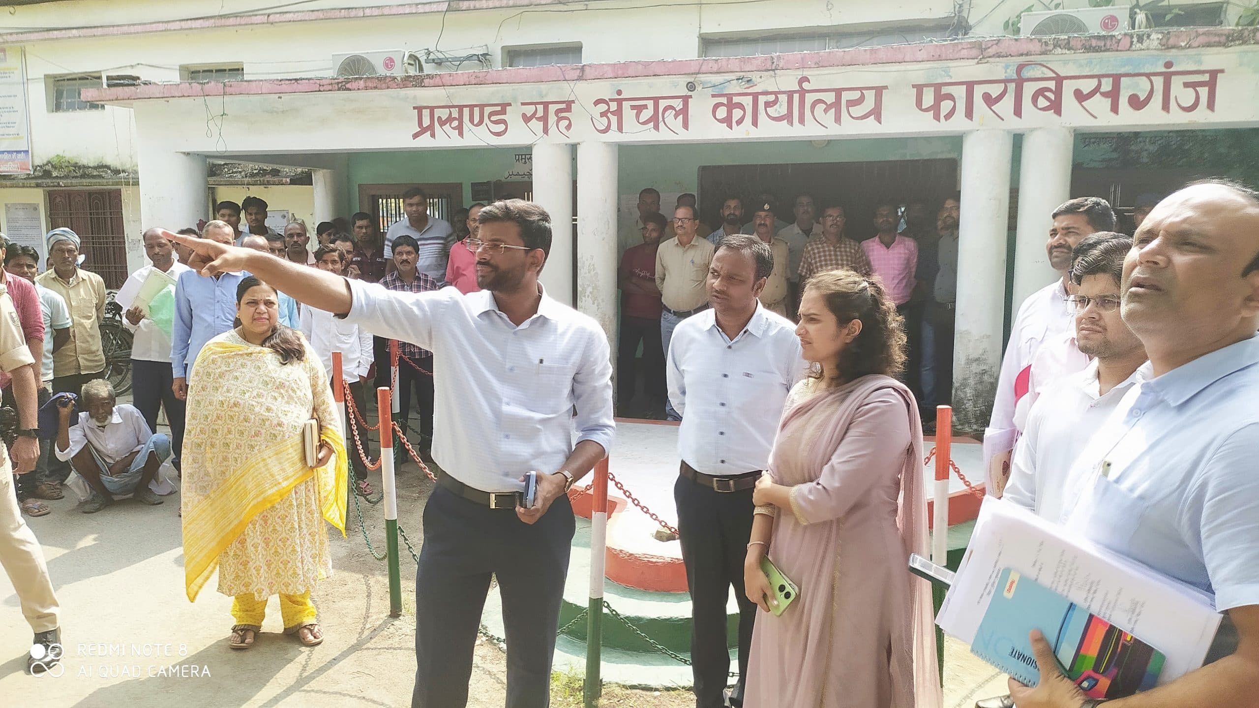 प्रखंड कार्यालय को रखें साफ-सूथरा: डीएम