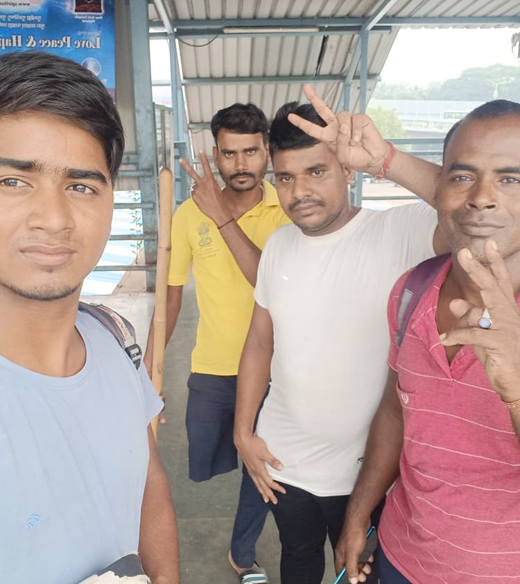 नेशनल तैराकी के लिए दिव्यांग खिलाड़ी गोवा रवाना