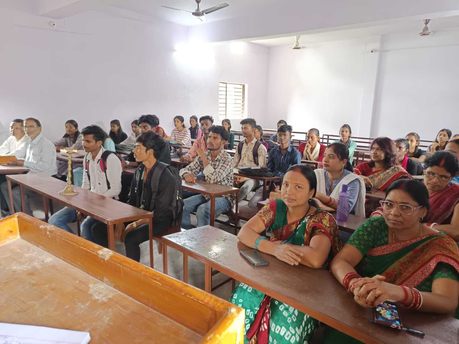 Giridih News: विश्व खाद्य दिवस पर पारसनाथ कॉलेज में संगोष्ठी