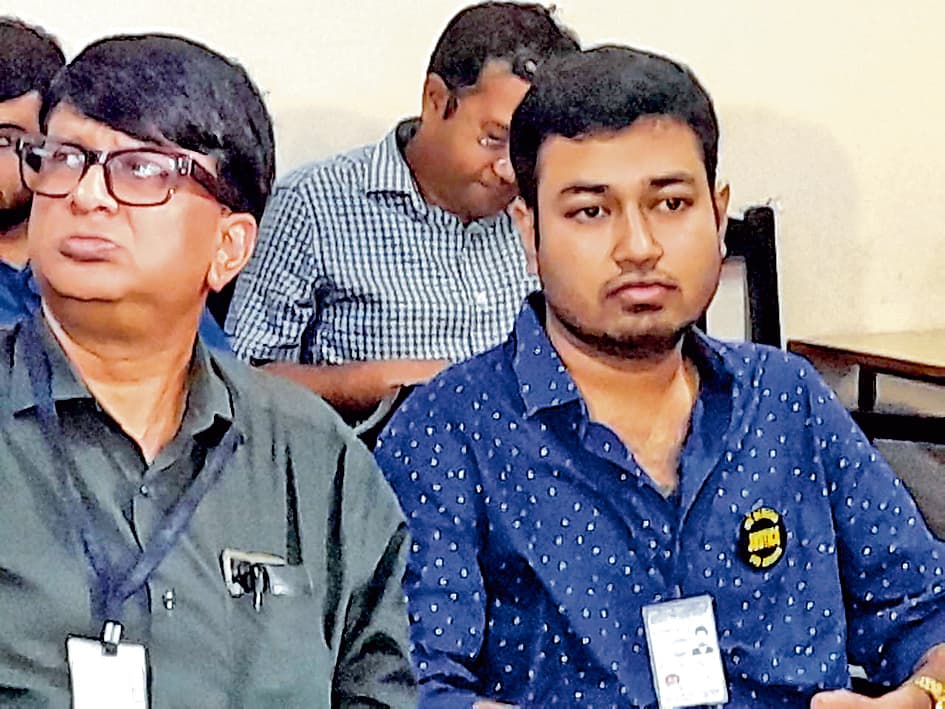 डॉक्टर की गिरफ्तारी के खिलाफ प्रदर्शन