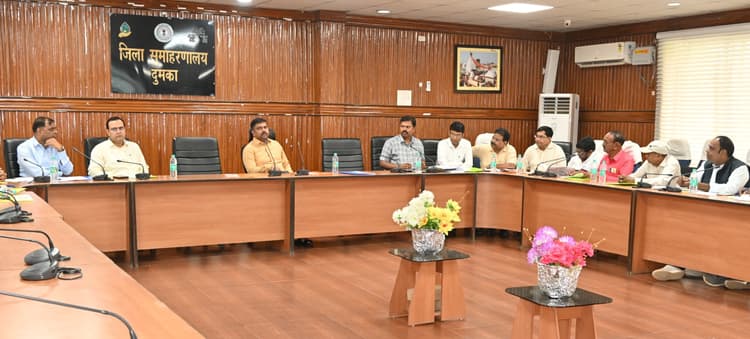 चुनाव ::: राजनीतिक दल के प्रतिनिधियों को चुनाव आयोग की गाइडलाइन से कराया अवगत