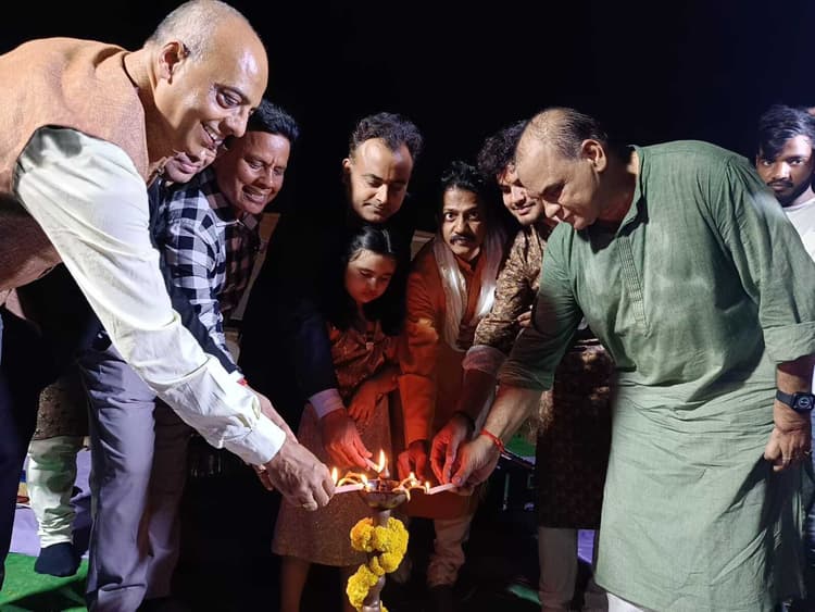 शरत की चांदनी में शास्त्रीय संगीत के मधुर स्वर से गूंज उठी लाली पहाड़ी