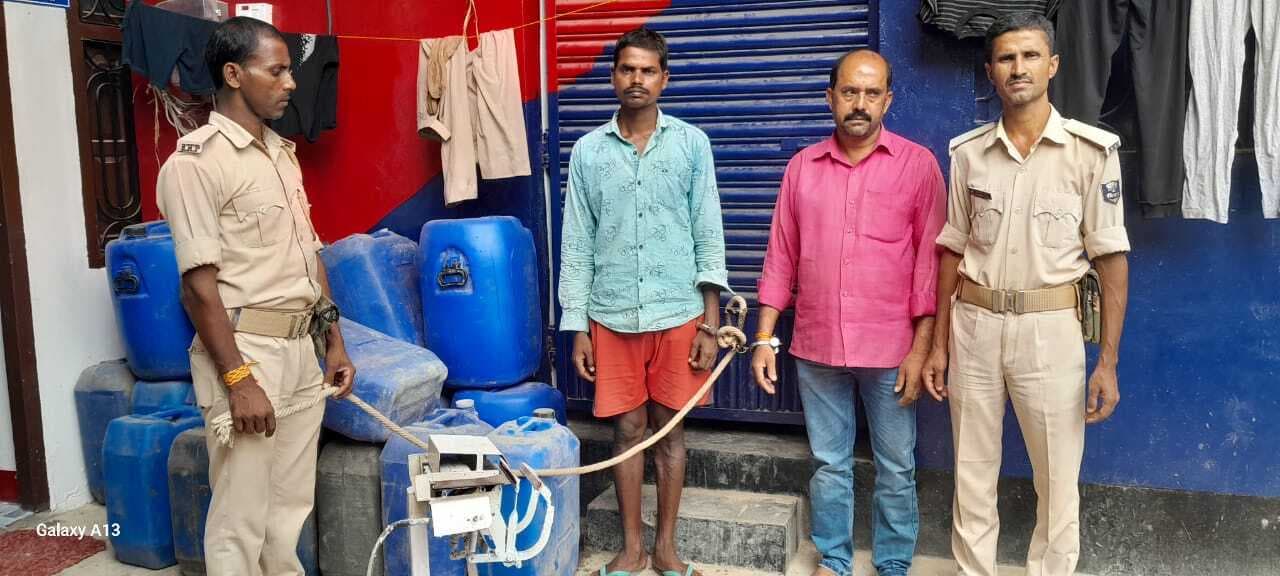 मजूरहां में जहरीली शराब बनाने की फैक्ट्री का खुलासा