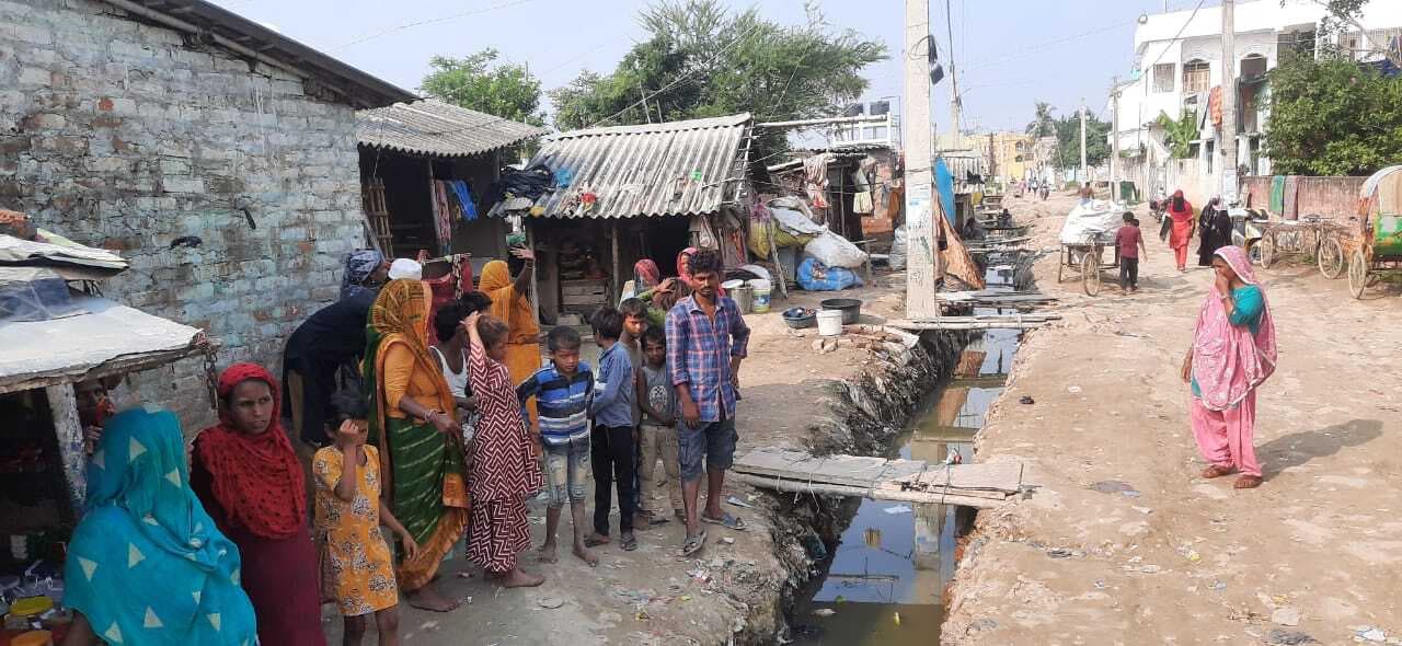 Crime News. नाला निर्माण के लिए खोदे गये गड्ढे में दो बच्चे गिरे, गंदा पानी पीने से एक की मौत