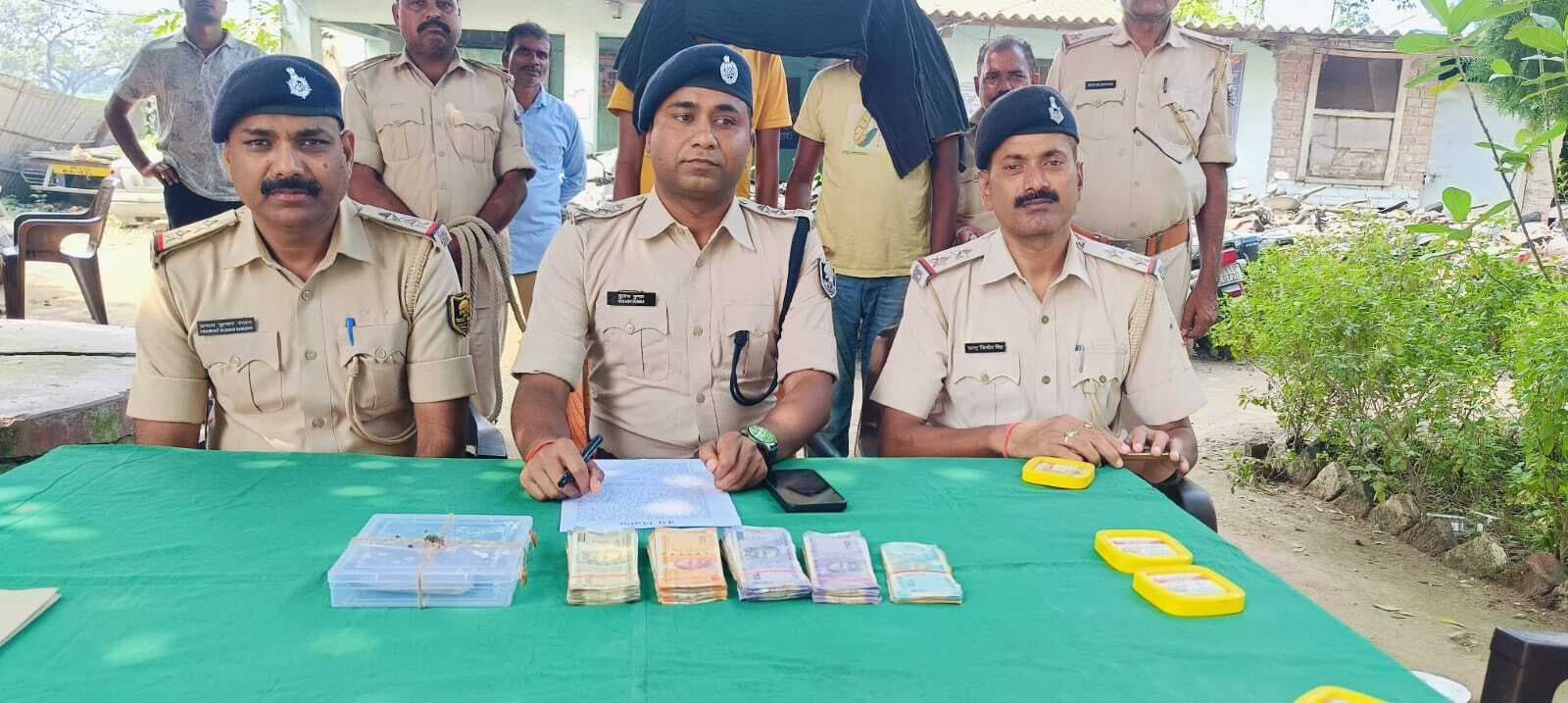 अररिया के दो तस्कर 98.99 ग्राम ब्राउन सुगर के साथ गिरफ्तार