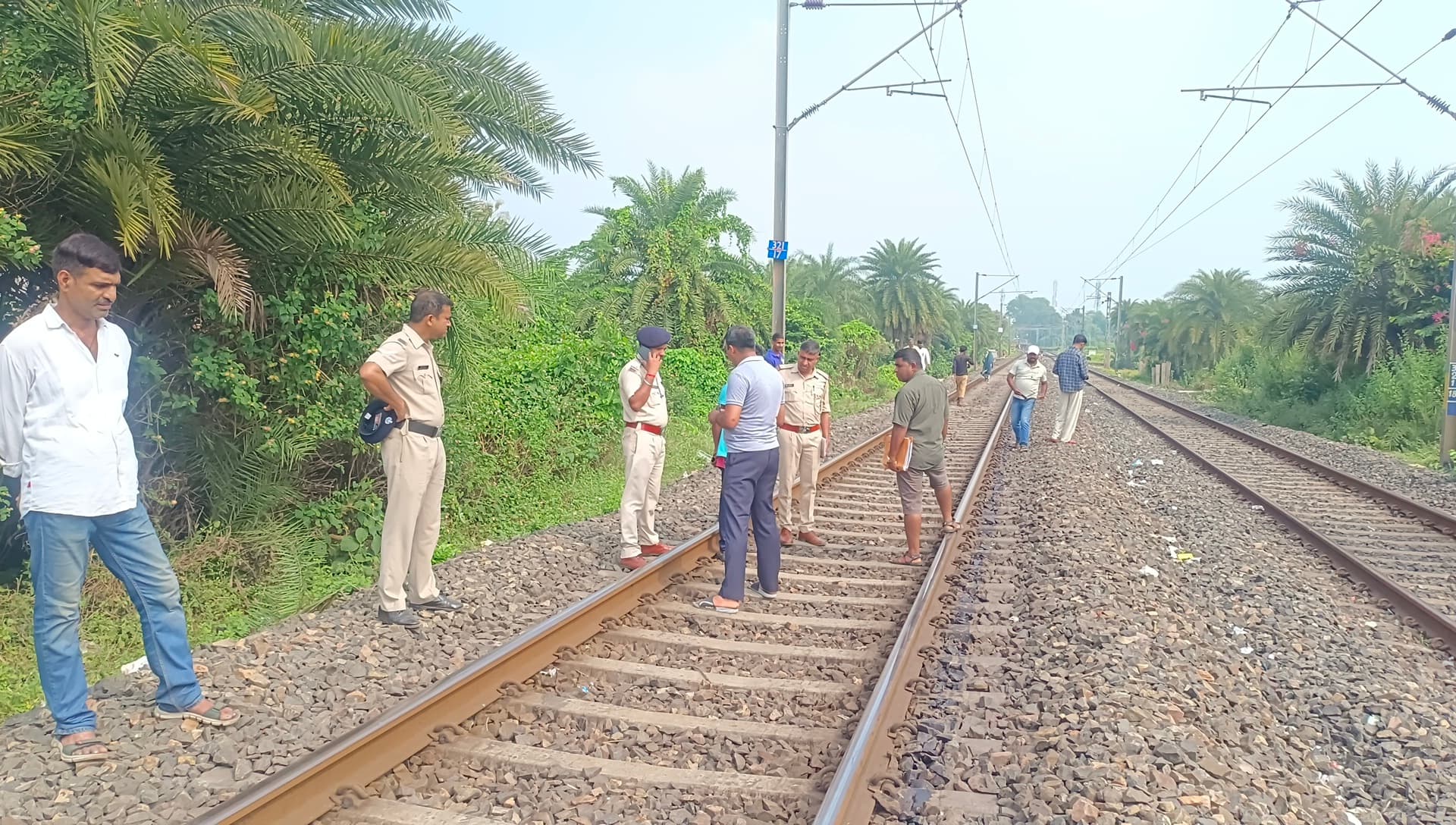 रेलवे सिग्नल पर फंदे से लटका मिला युवक का शव