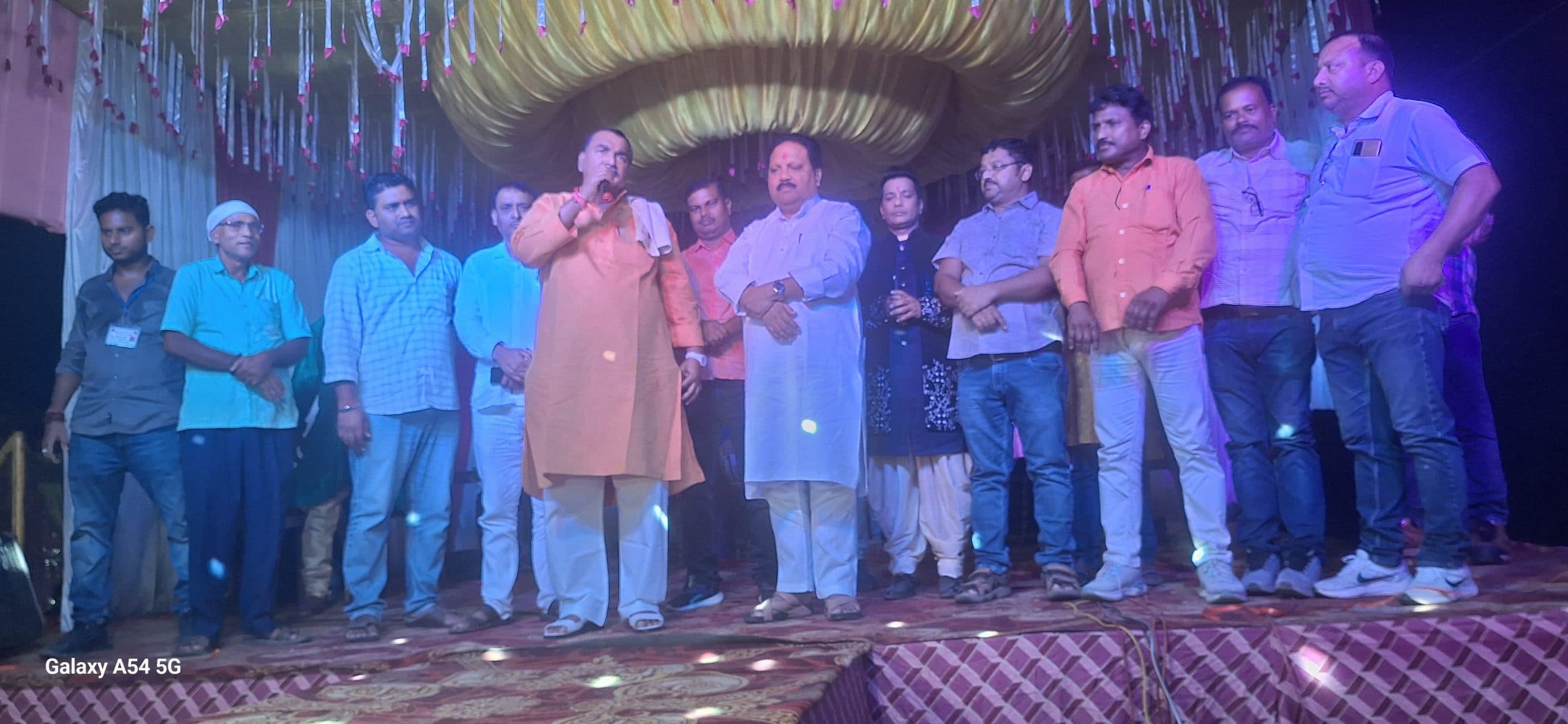 लक्ष्मी मंदिर डाढ़ा पीपर में भक्ति जागरण का सांसद, विधायक ने किया शुभारंभ