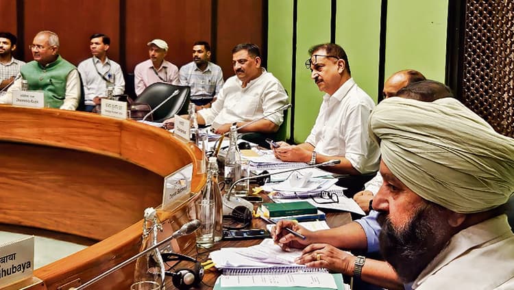 Chhapra News : बाढ़ की समस्या के स्थायी निदान के लिए बनाया गया रोड मैप