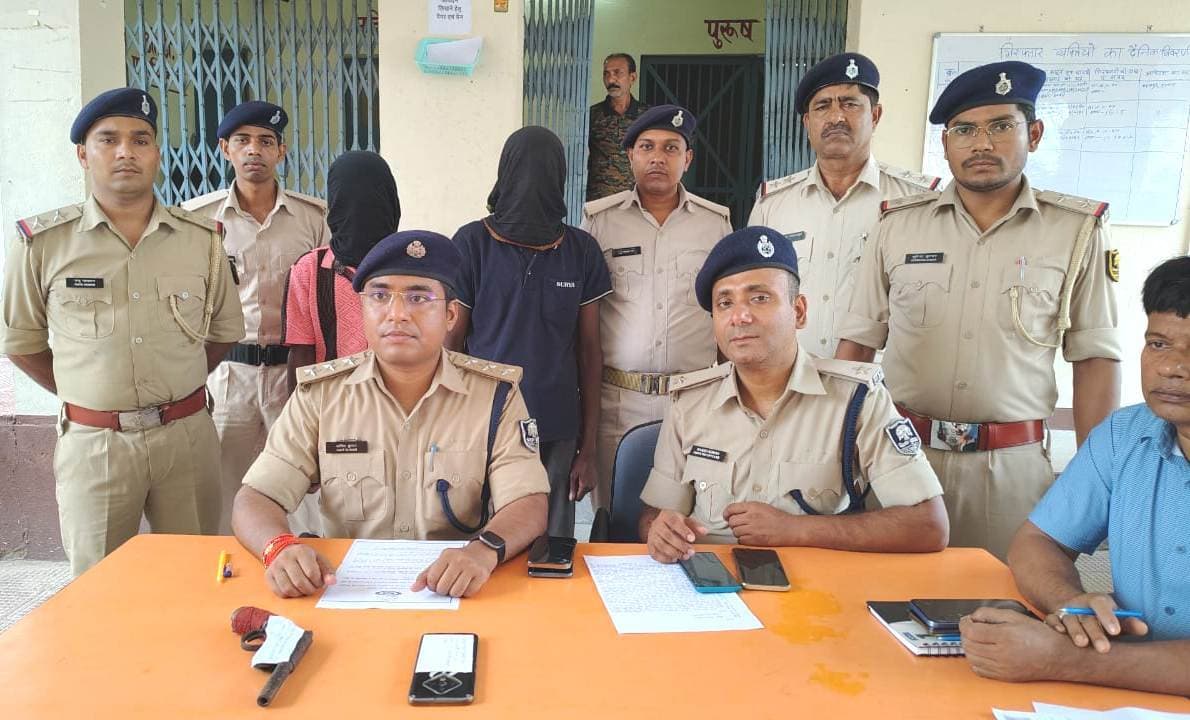 Aurangabad News : चोरी की दो बाइकों व कट्टा के साथ दो शातिर गिरफ्तार