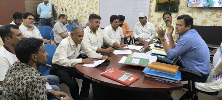 Girdih News:आदर्श आचार संहिता के अनुपालन पर जोर