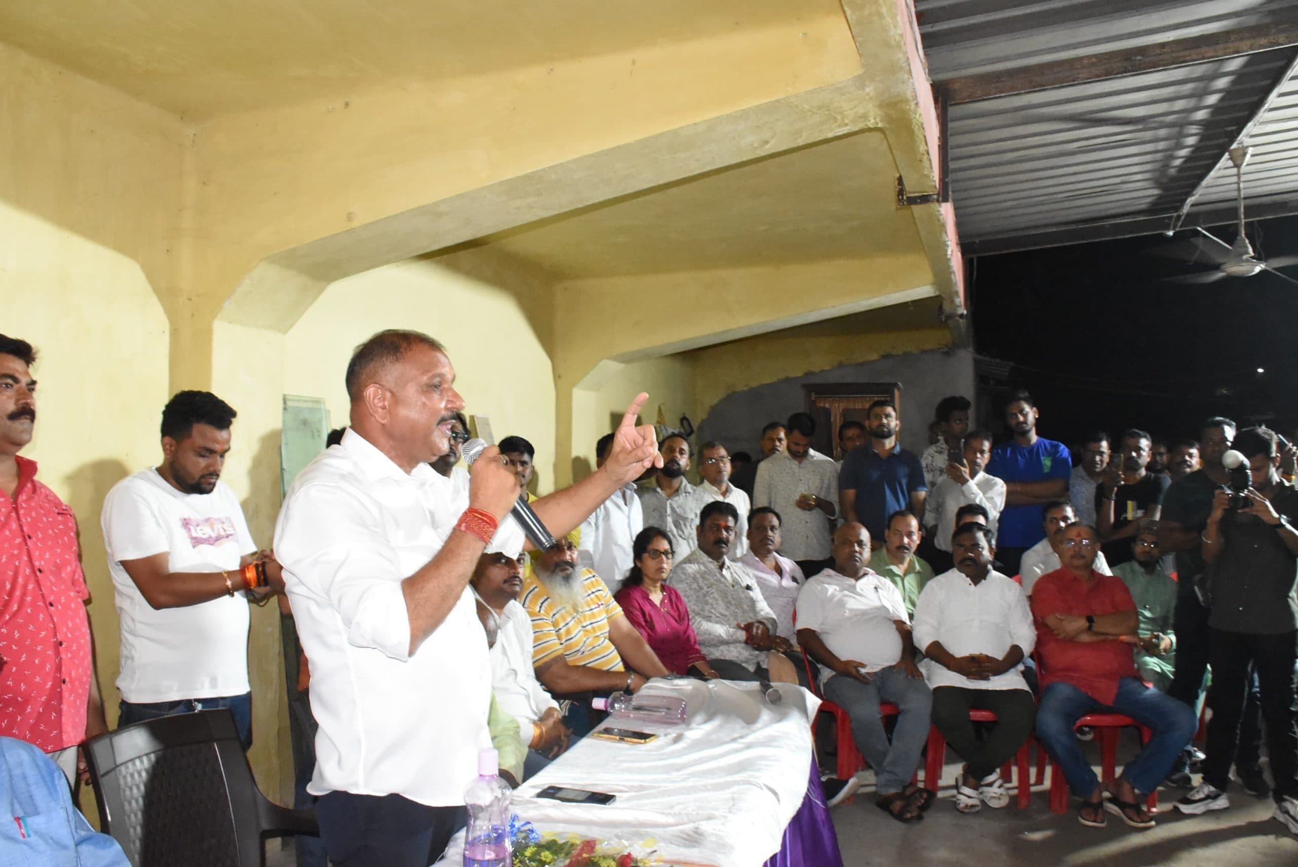 Jamshedpur News : शिव शंकर सिंह के समर्थन में जुटे समर्थक, नामांकन को लेकर कल लेंगे फैसला