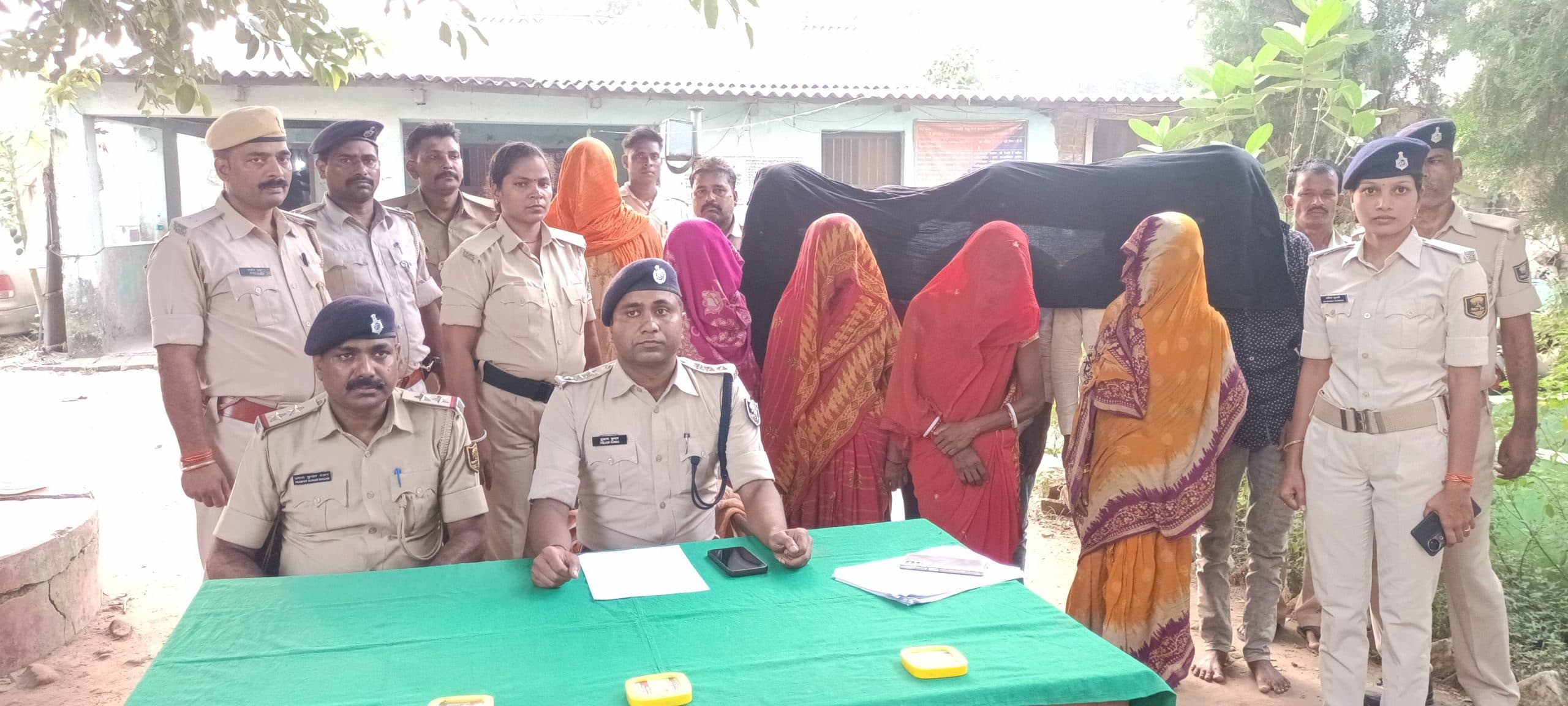 सरसी के दोहरे हत्याकांड में 11 गिरफ्तार, खून सना तलवार बरामद