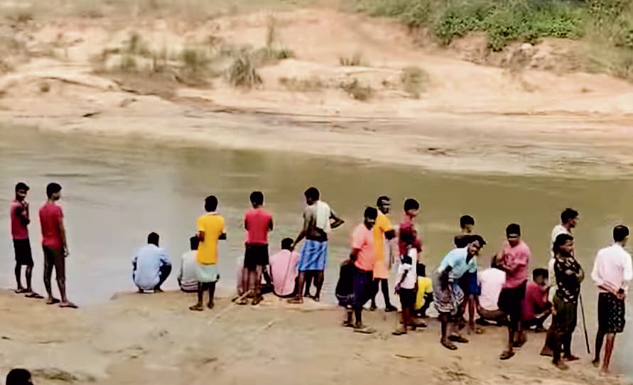 पिता संग स्नान करने के दौरान डूबा बालक