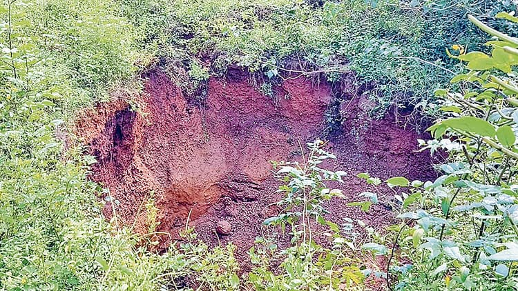 जामबाद मोड़ पर एक बार फिर भू-धंसान, लोगों में दहशत