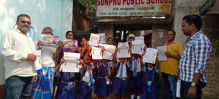 फाइलेरिया बीमारी की रोकथाम को लेकर लिया गया नाइट ब्लड सैंपल, ग्रामीणों को किया गया जागरूक