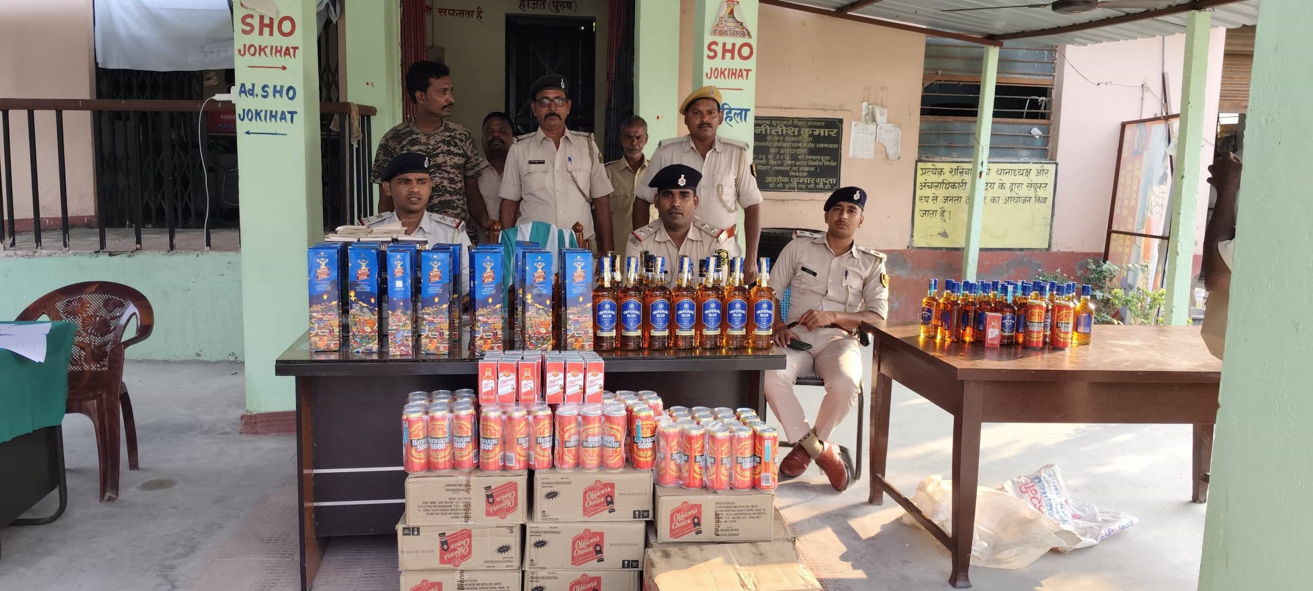 दो अलग अलग घरों व टोटो से 241 लीटर विदेशी शराब जब्त