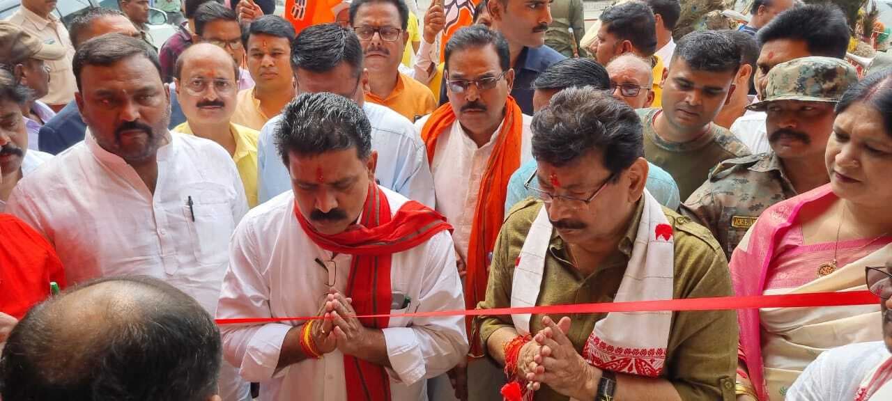 Giridih News:गिरिडीह के भाजपा प्रत्याशी के प्रधान चुनाव कार्यालय का उद्घाटन