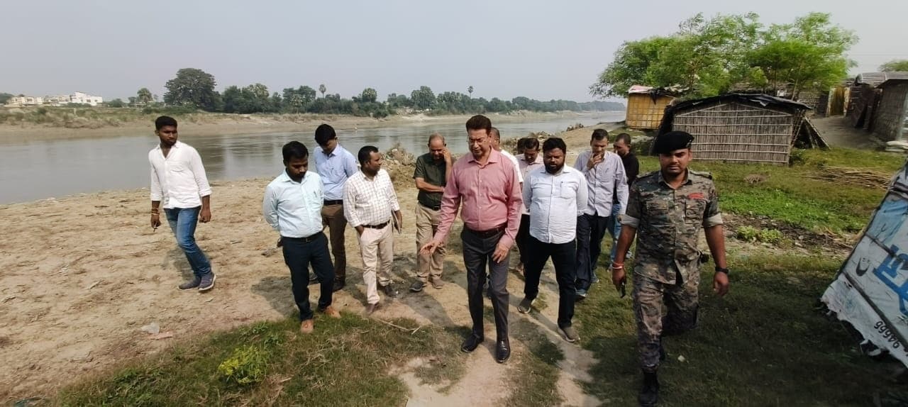 Samastipur News: नगर आयुक्त ने लिया छठ घाटों का जायजा