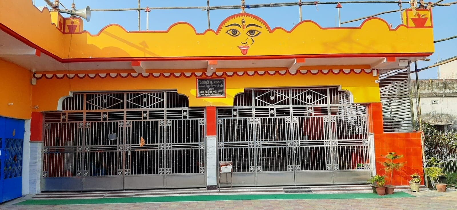 नवरतन में सजता है मैया काली का दरबार