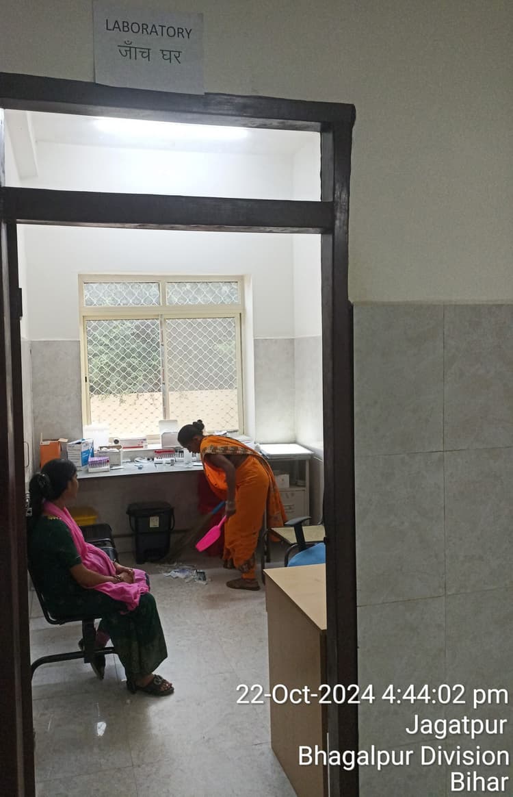 सदर अस्पताल के लैब टेक्नीशियन की मनमानी से मरीज परेशान, बिना जांच के वापस लौट रहे मरीज