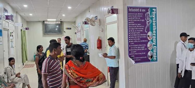 बदहाल सदर अस्पताल : एक आयुष चिकित्सक व एक फिजिशियन के भरोसे ओपीडी में रोगियों का ईलाज