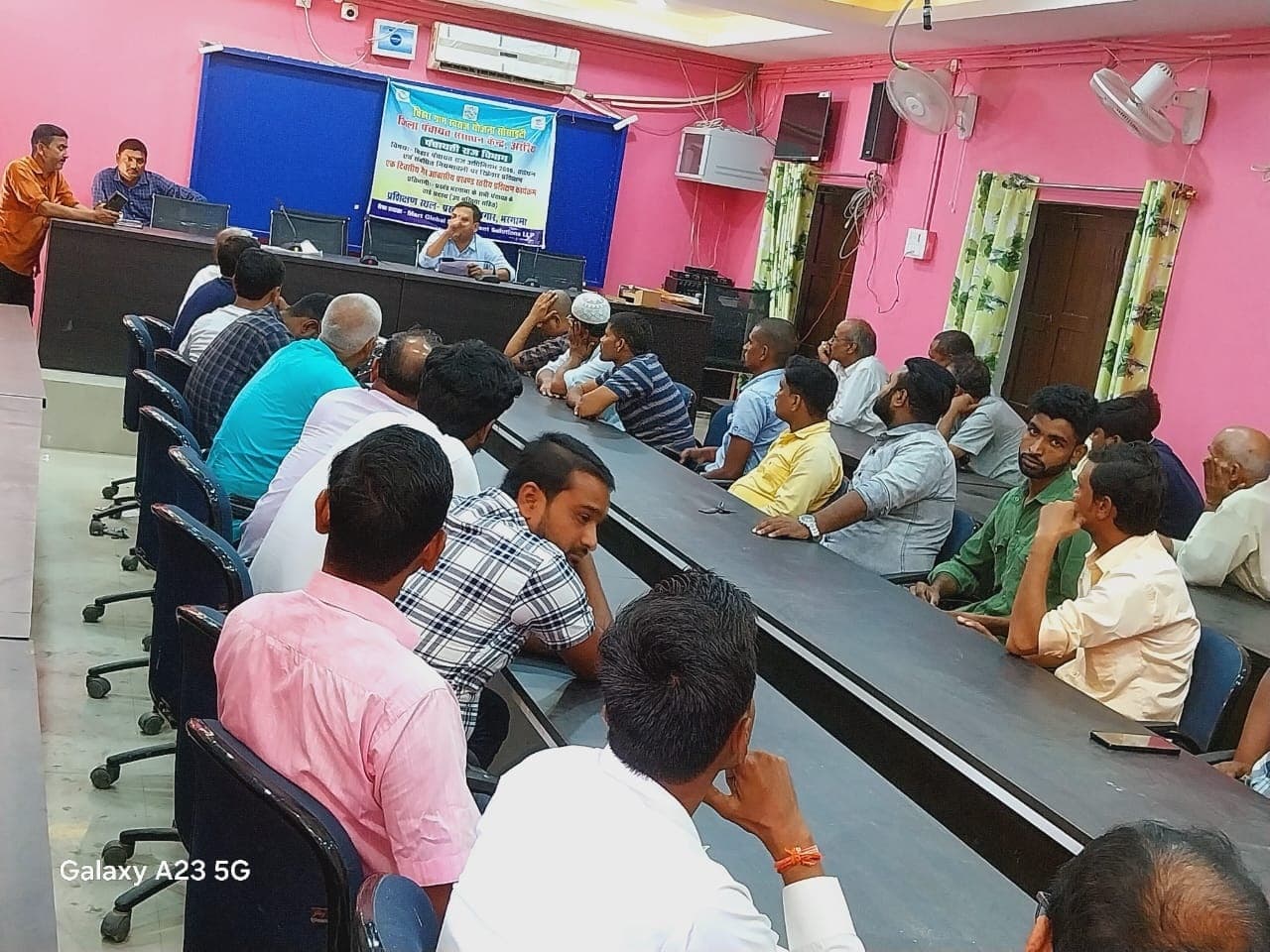 उपभोक्ताओं को समय पर दें राशन