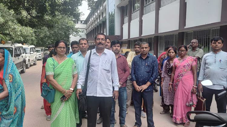 रंगदारी नहीं देने पर शिक्षकों को पीटा, दहशत में बंद रहे विद्यालय