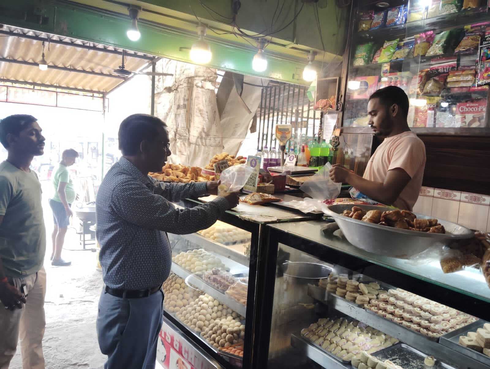 दुकानों में रखे दूषित खोवा व लड्डू को किया गया नष्ट