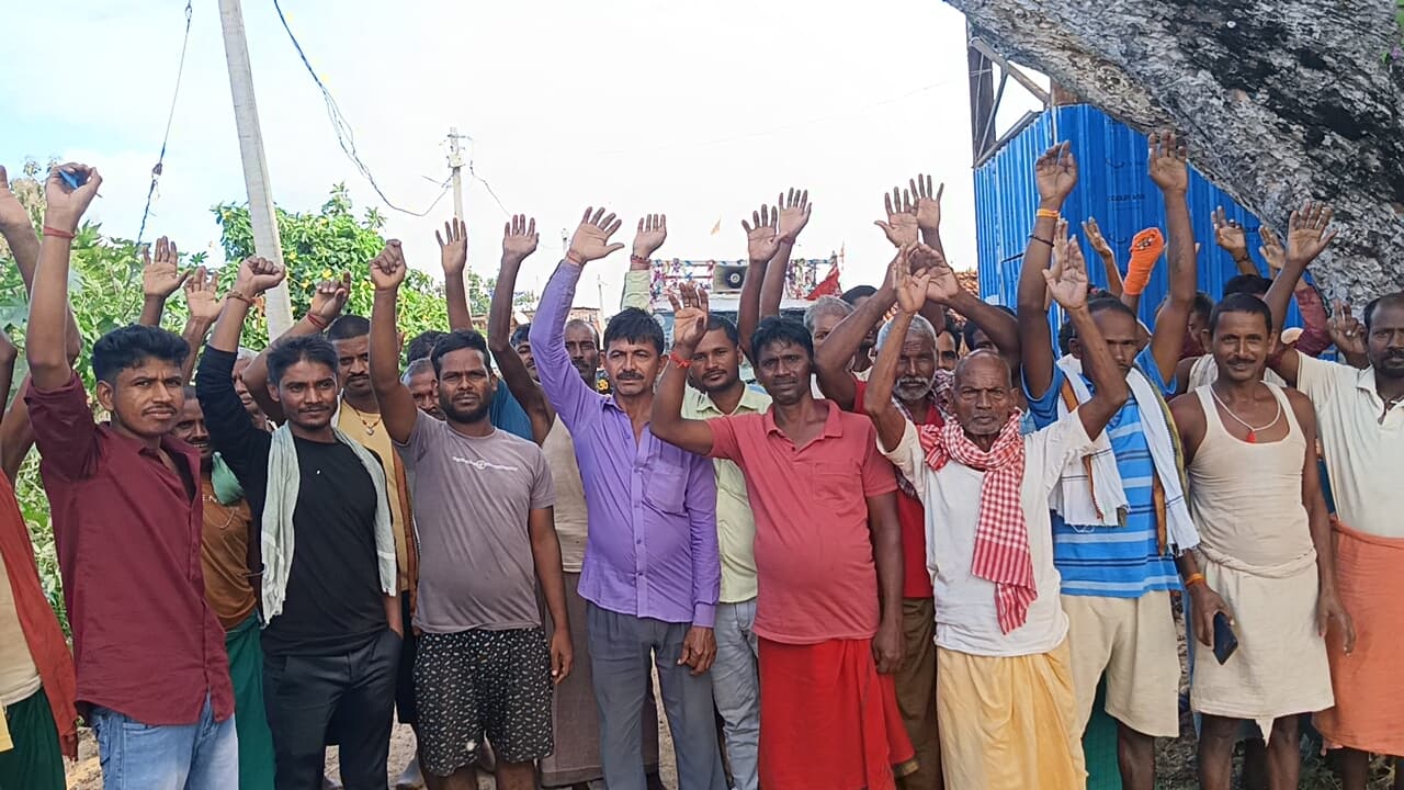 बिजली की आंखमिचौनी से परेशान ग्रामीणों ने किया प्रदर्शन