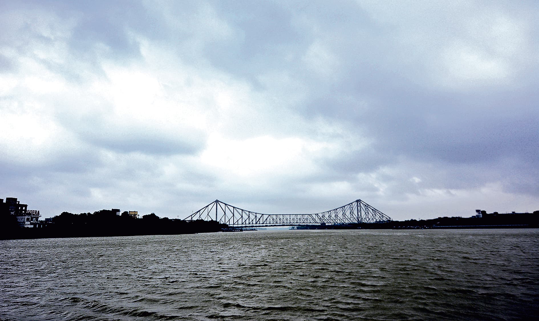 तटवर्ती क्षेत्रों में तेज हवाओं के साथ बारिश, उठाये गये एहतियाती कदम