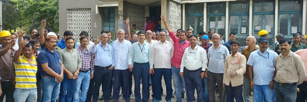 BOKARO NEWS: मजूदरों के प्रति संवेदनहीन हो गया है सेल प्रबंधन