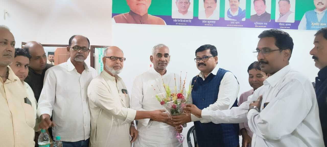 एमएलसी व जदयू के राष्ट्रीय सचिव का जिला कार्यालय में जिलाध्यक्ष ने किया स्वागत