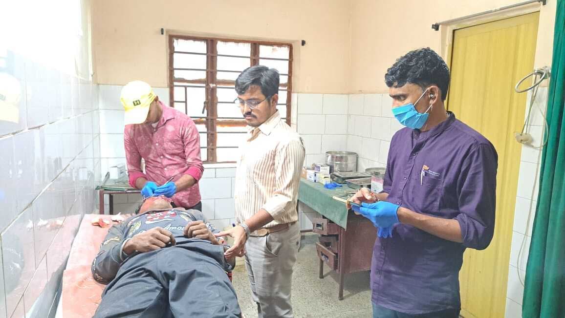 सड़क हादसे में दो लोग घायल, जामताड़ा रेफर