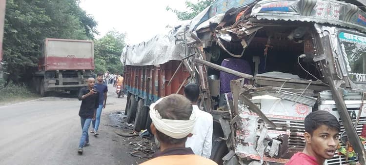 Aurangabad News : ट्रक व टेलर की टक्कर में तीन घायल