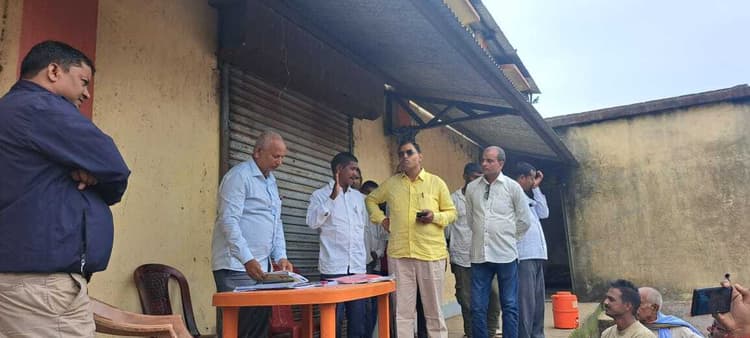 Giridih News:पीडीएस डीलरों ने किया बहिष्कार, अनाज देने पर मानें