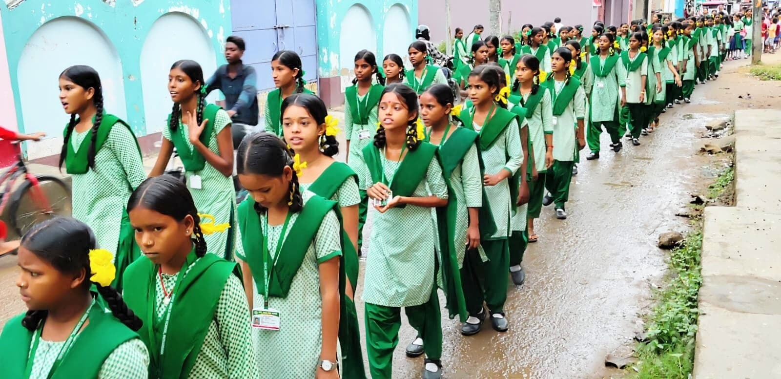 छात्राओं ने निकाली रैली, वोटरों को किया जागरूक