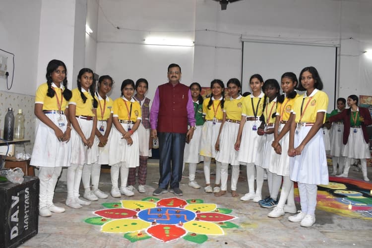 फैंसी ड्रेस प्रतियोगिता में राधिका, सान्वी व उत्कर्ष ने मारी बाजी