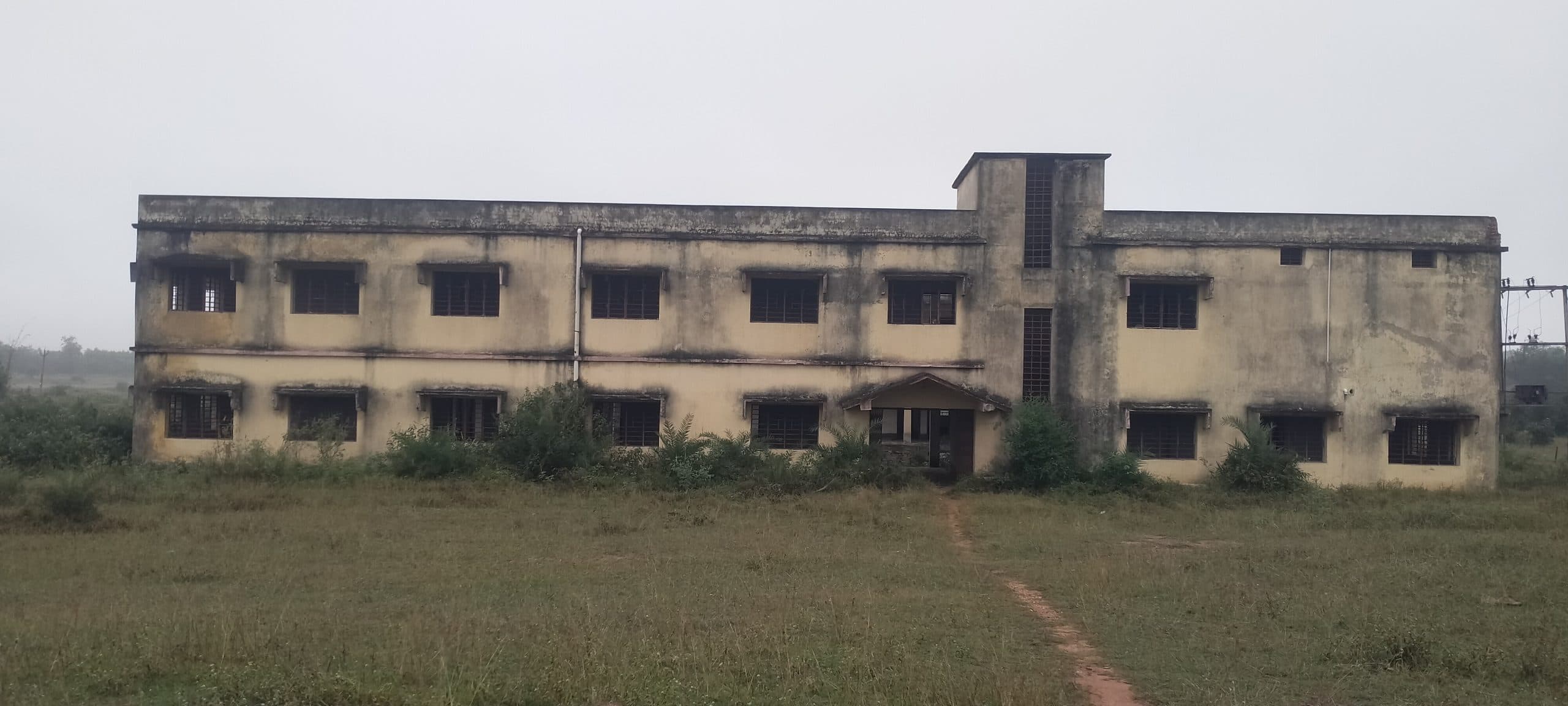 Giridih News:21 वर्षों में महिला आइटीआइ में शुरू नहीं हुई पढ़ाई