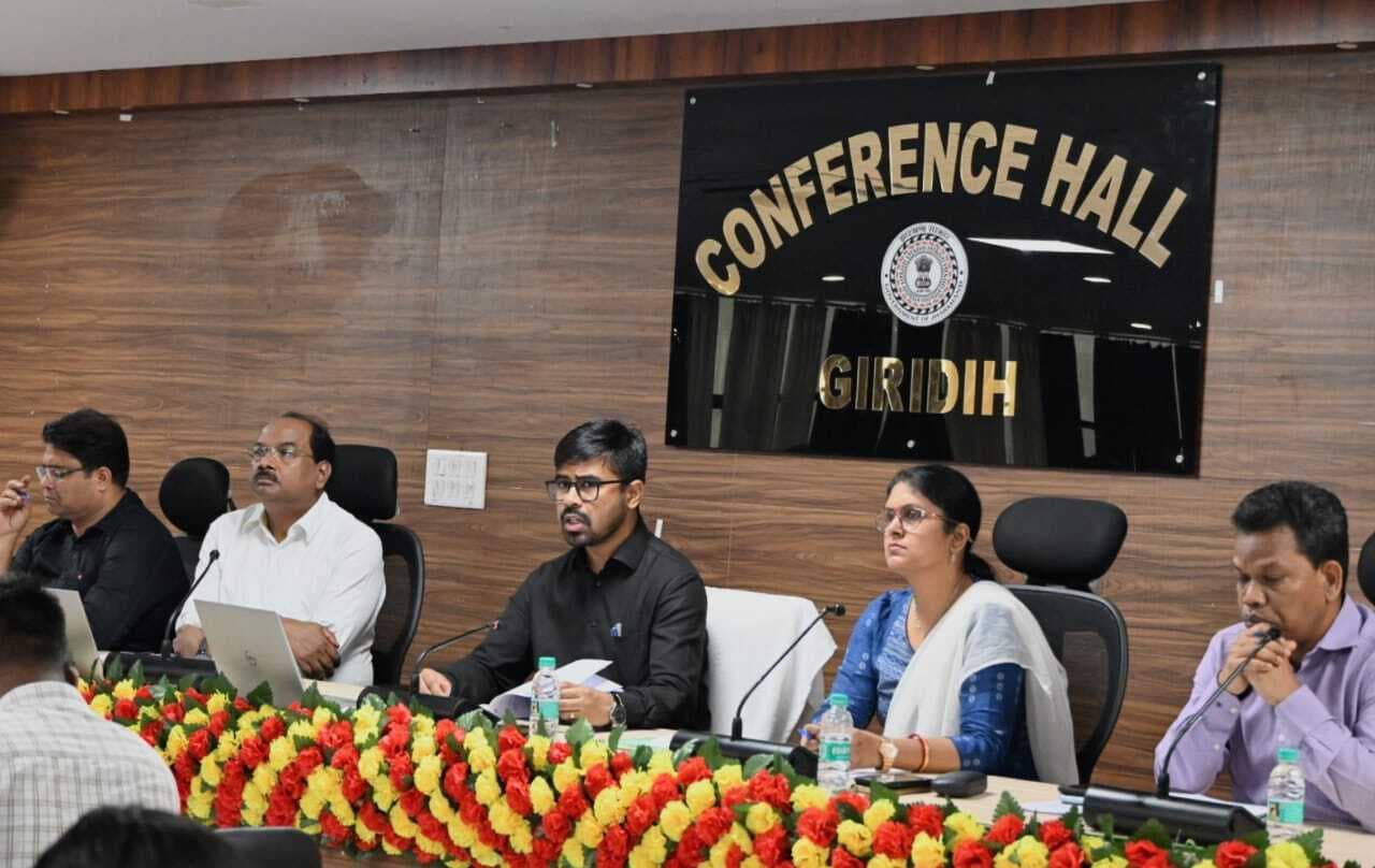 Giridih News:अपने कर्तव्यों का जिम्मेदारीपूर्वक करें निर्वहन : डीसी